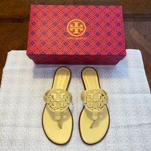NIB Tory Burch Miller Welt Calf Leather Banana Sz 8.5